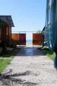 Номера на самом берегу моря - 1