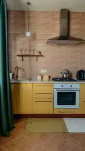 Уютный домик на берегу реки - 9