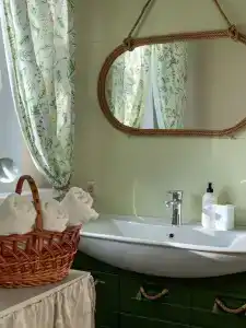 Уютный домик на берегу реки - 11