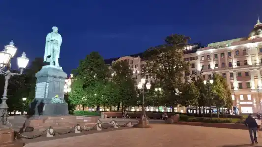 Апельсин на Пушкинской площади - 1