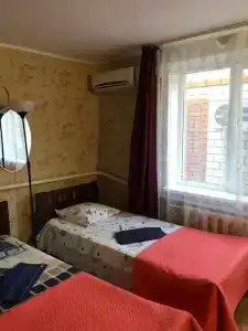 Тихий дворик в центре города - 21