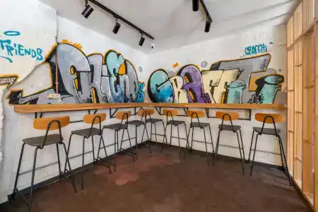 Hostel Friends Graffiti - 3