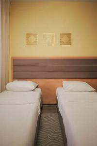 Elhostel - 166