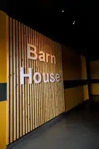 Barn house guest - 1