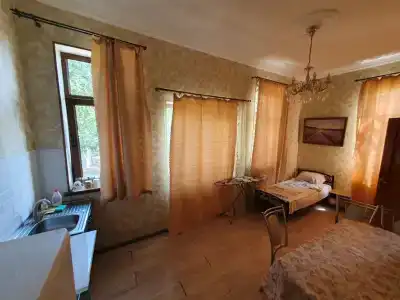 на Ялтинской 2 - 60