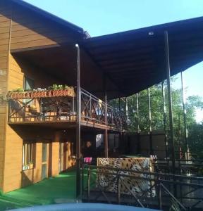 uest house - 0