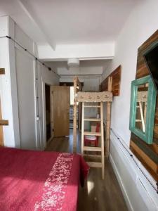 Каморка с лежанкой - 30