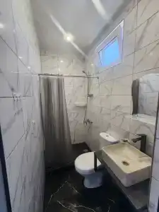 у Ларисы - 28