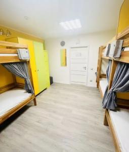 Hostel Party and Sun - 8