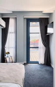 Blue Balcony - 60
