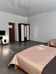 Hotel & Hostel Октябрьский - 18