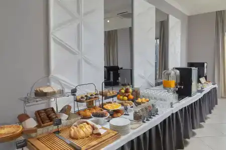 Golden Tulip - 15