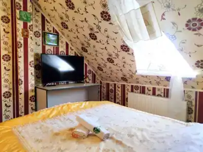 Gold House - 14