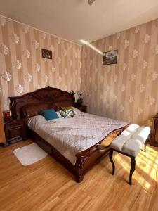 Gold House - 8