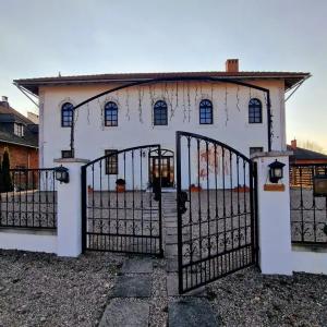 Villa-Boutique - 1