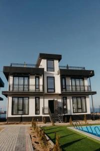 Tong Marina - 3