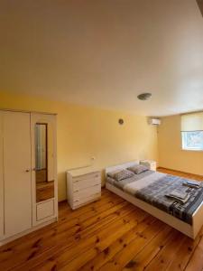 У Александра - 130