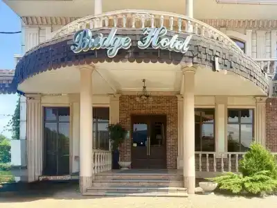Bridge Hotel - 1