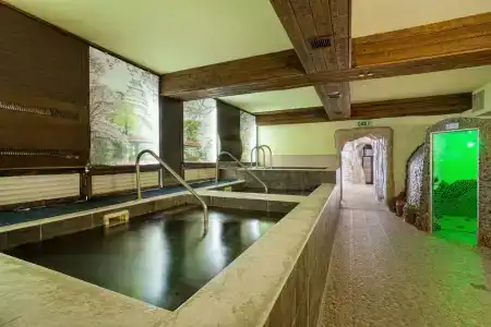 Respect Hall & Spa - 14