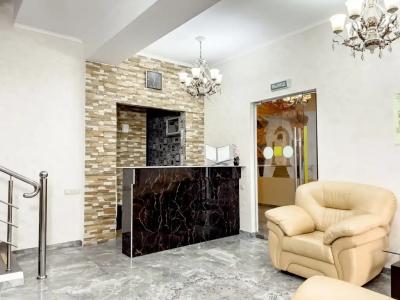 Greek House - 13