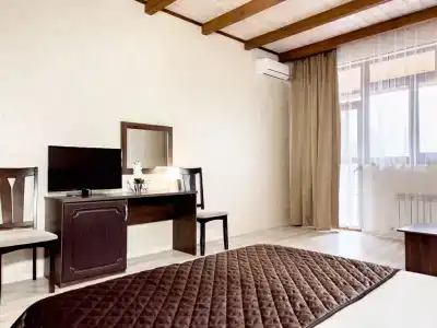 Greek House - 4