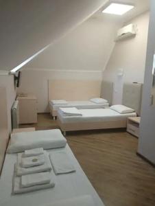 b&b - 9