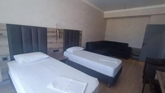Nikos Plaza - 27