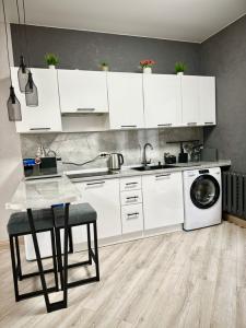 у фонтана - 43