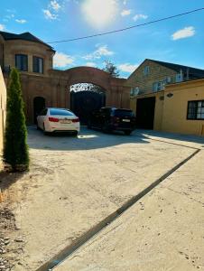 у фонтана - 51