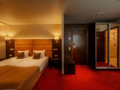 Премьер - 111