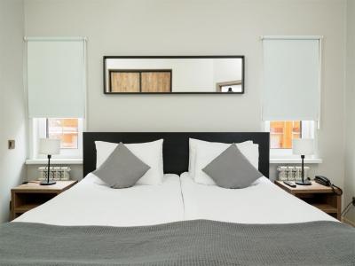 Премьер - 142