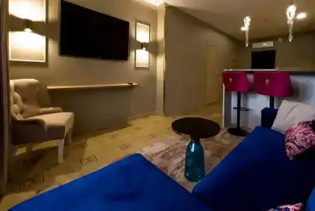 на Манежном - 80