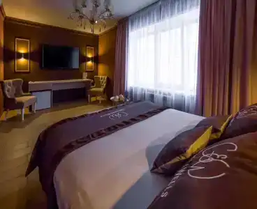 на Манежном - 96