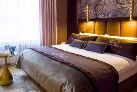 на Манежном - 100