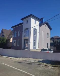 Happy house - 0