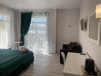 Happy house - 4