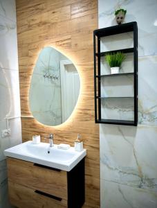 у фонтана - 57