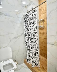 у фонтана - 58