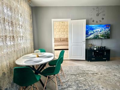 у фонтана - 60