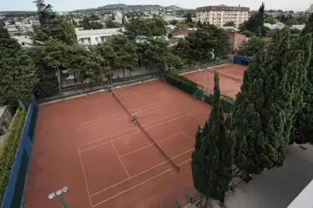 l.m Club - 2