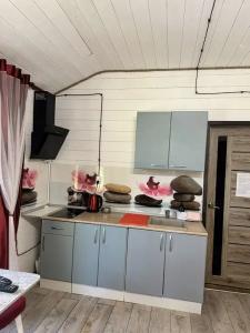 12 месяцев - 10