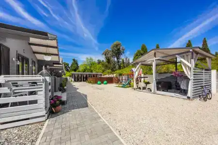 Grey House - 5