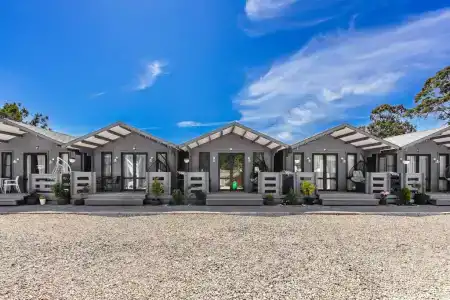 Grey House - 7