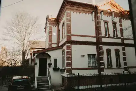 Tolstoy Art House - 9