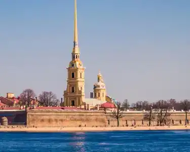 У Петропавловки - 1