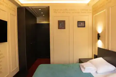 Harat's inn - 1