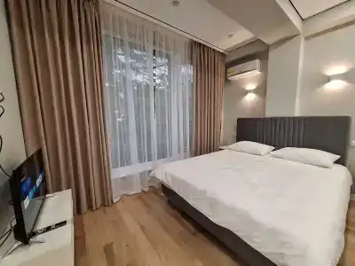 4 Avenue - 81