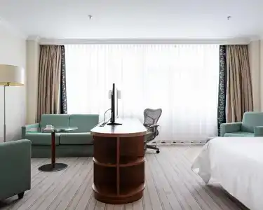 Hilton Garden Inn - 5