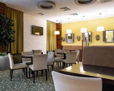 Hilton Garden Inn - 8