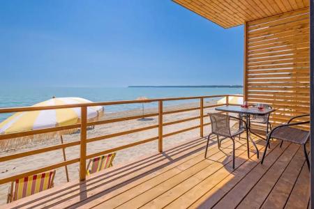 Rich - sandy beach - 5